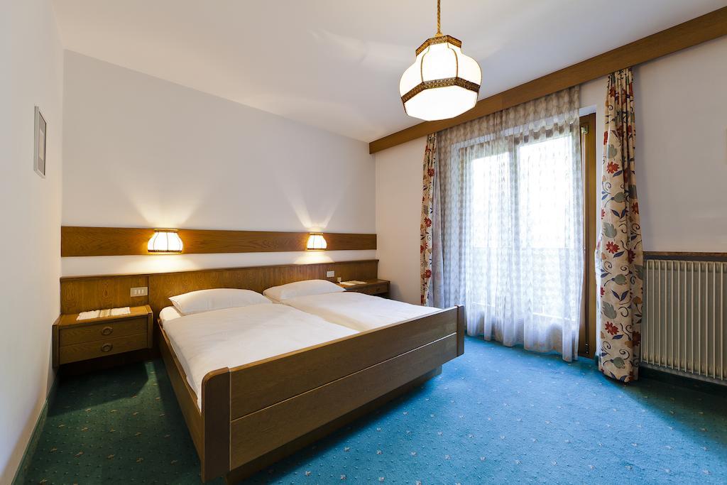 Hotel Brueckenwirt - Al Ponte Montagna Værelse billede